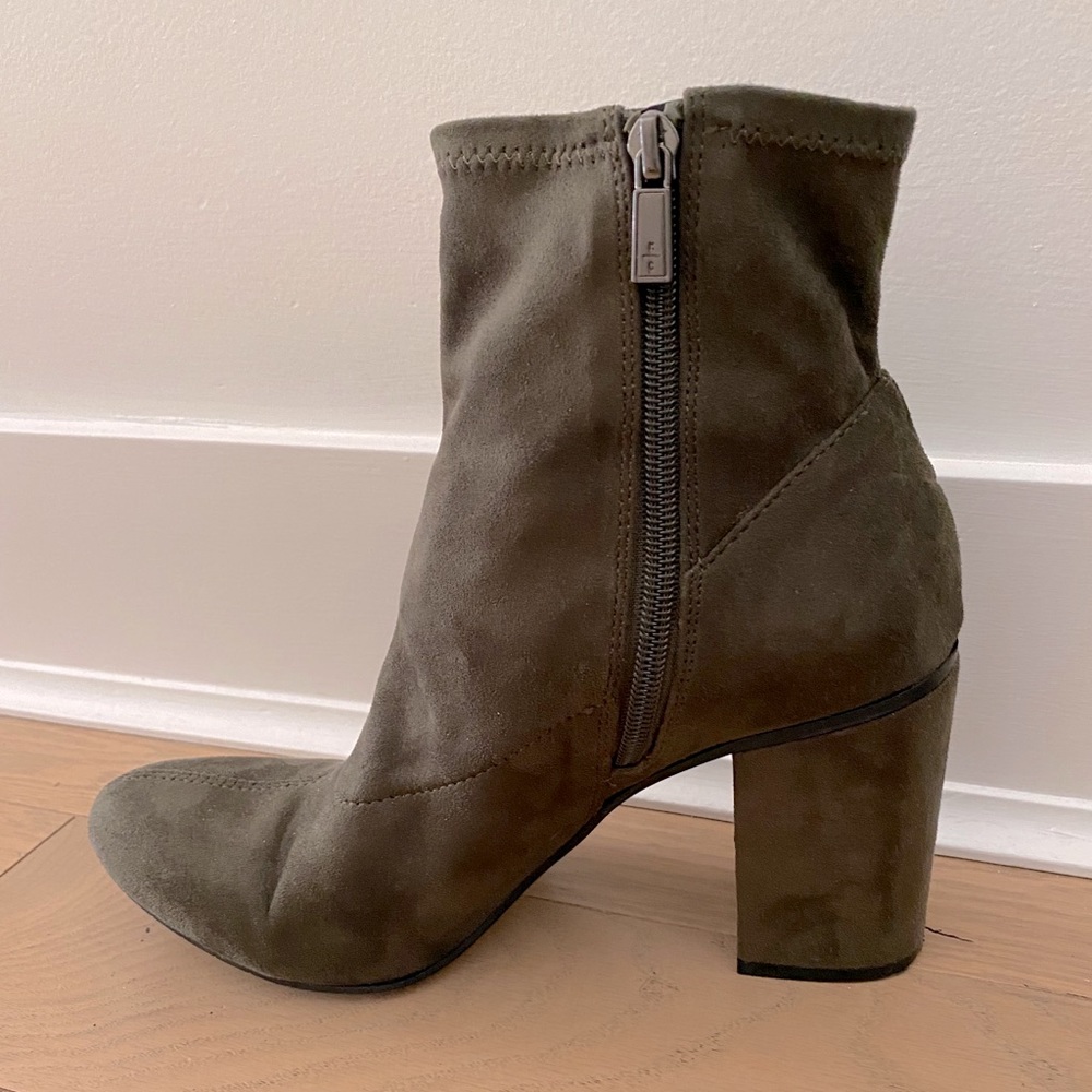 Kenneth Cole reaction ankle booties size 9